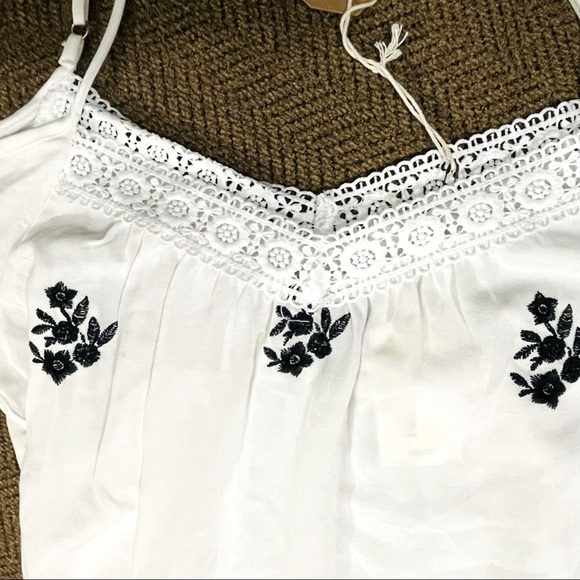 🎉8X HP🎉M Blu Pepper Cold Shoulder Top NWT! - Picture 6 of 10